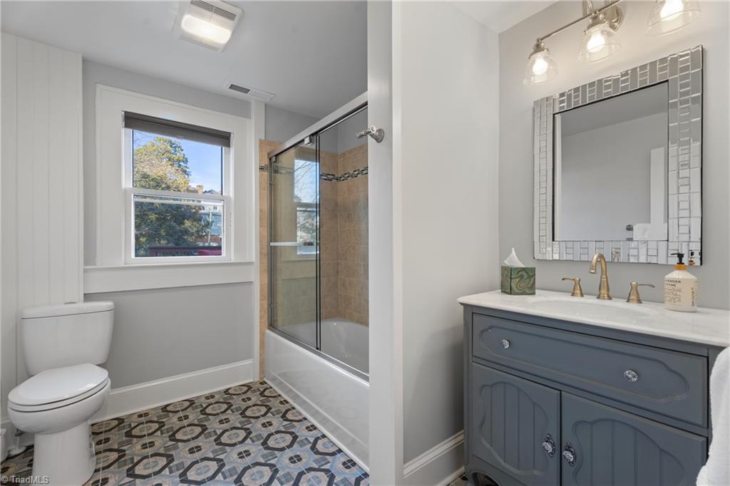 627 West 2nd Street Winston-Salem, NC 27101 - Photo 33 of 50 Upper Level Bath