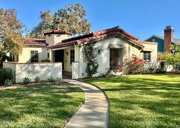 a front view of house with yard