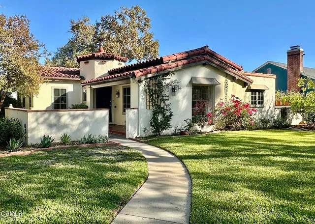 a front view of house with yard