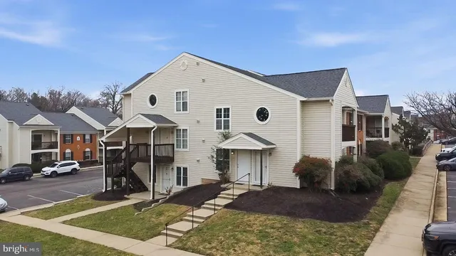 $300,000 | 9266 Chapman Oak Drive, Manassas, VA 20110