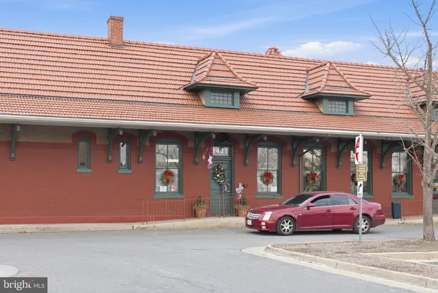 $300,000 | 9266 Chapman Oak Drive, Manassas, VA 20110