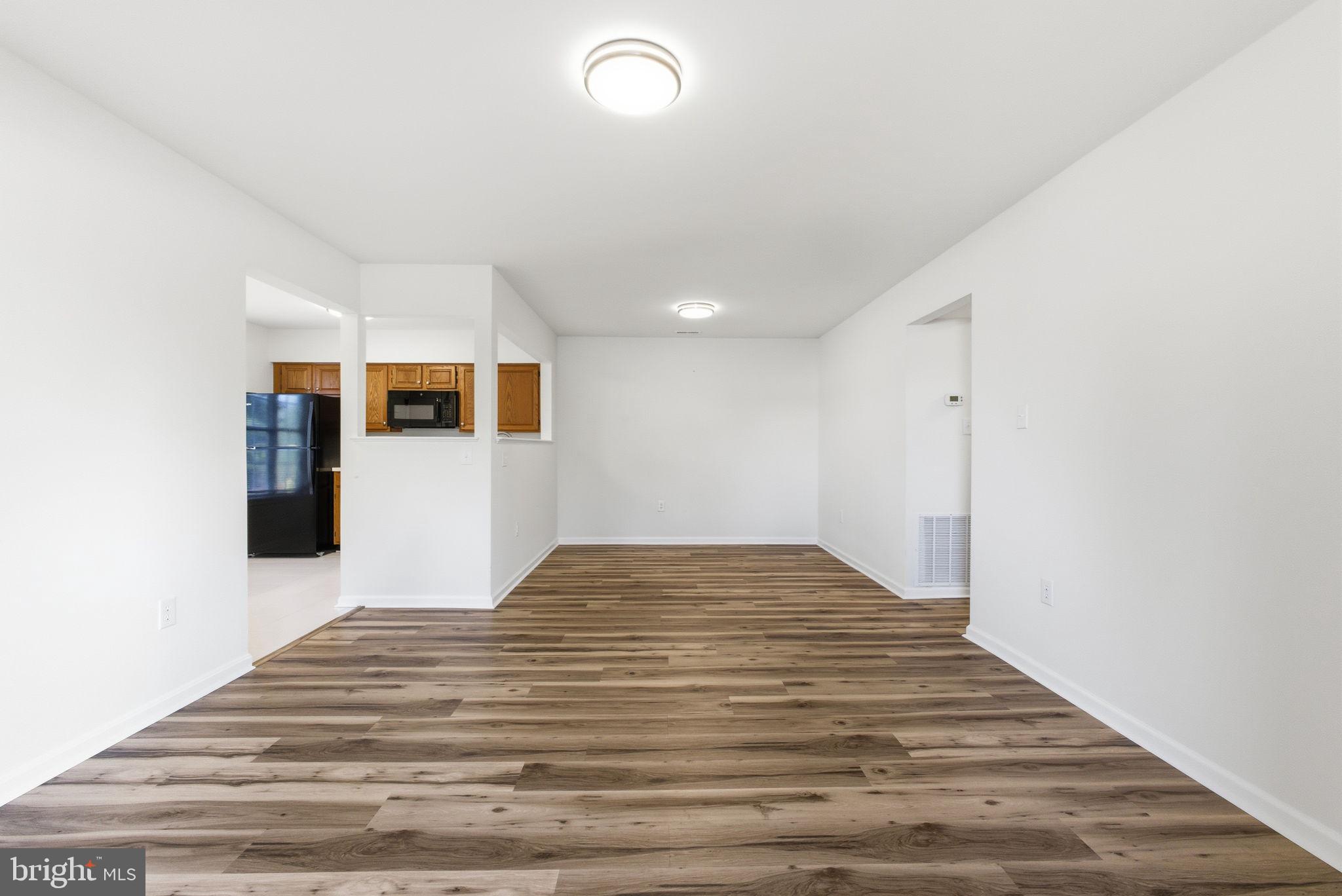 9266 Chapman Oak Drive Manassas, VA 20110 - Photo 5 of 34