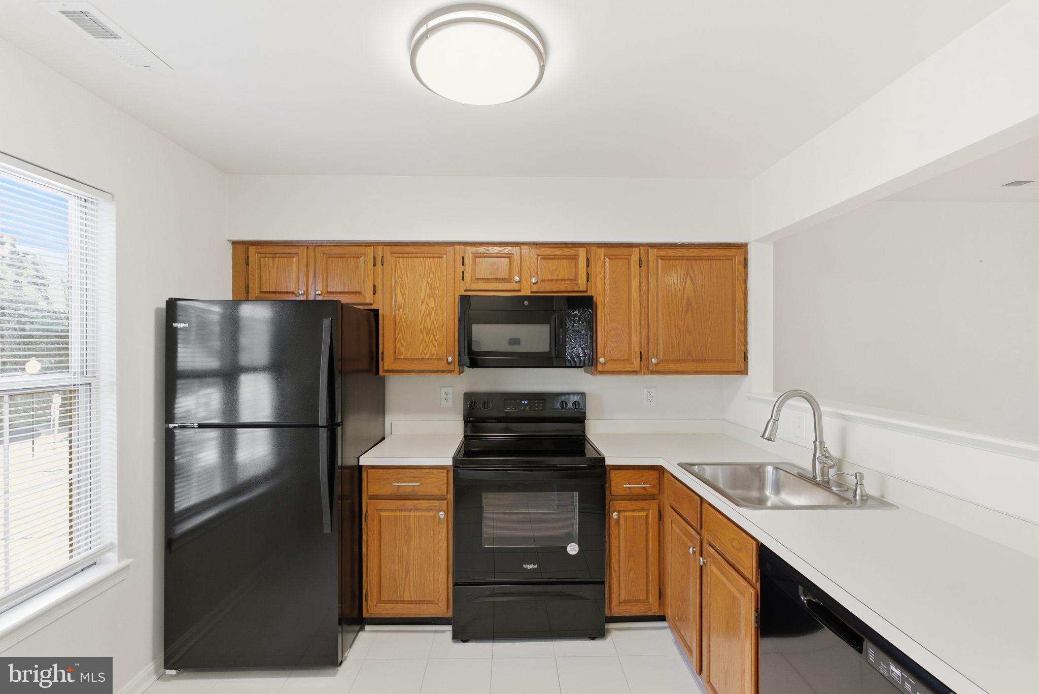 9266 Chapman Oak Drive Manassas, VA 20110 - Photo 8 of 34