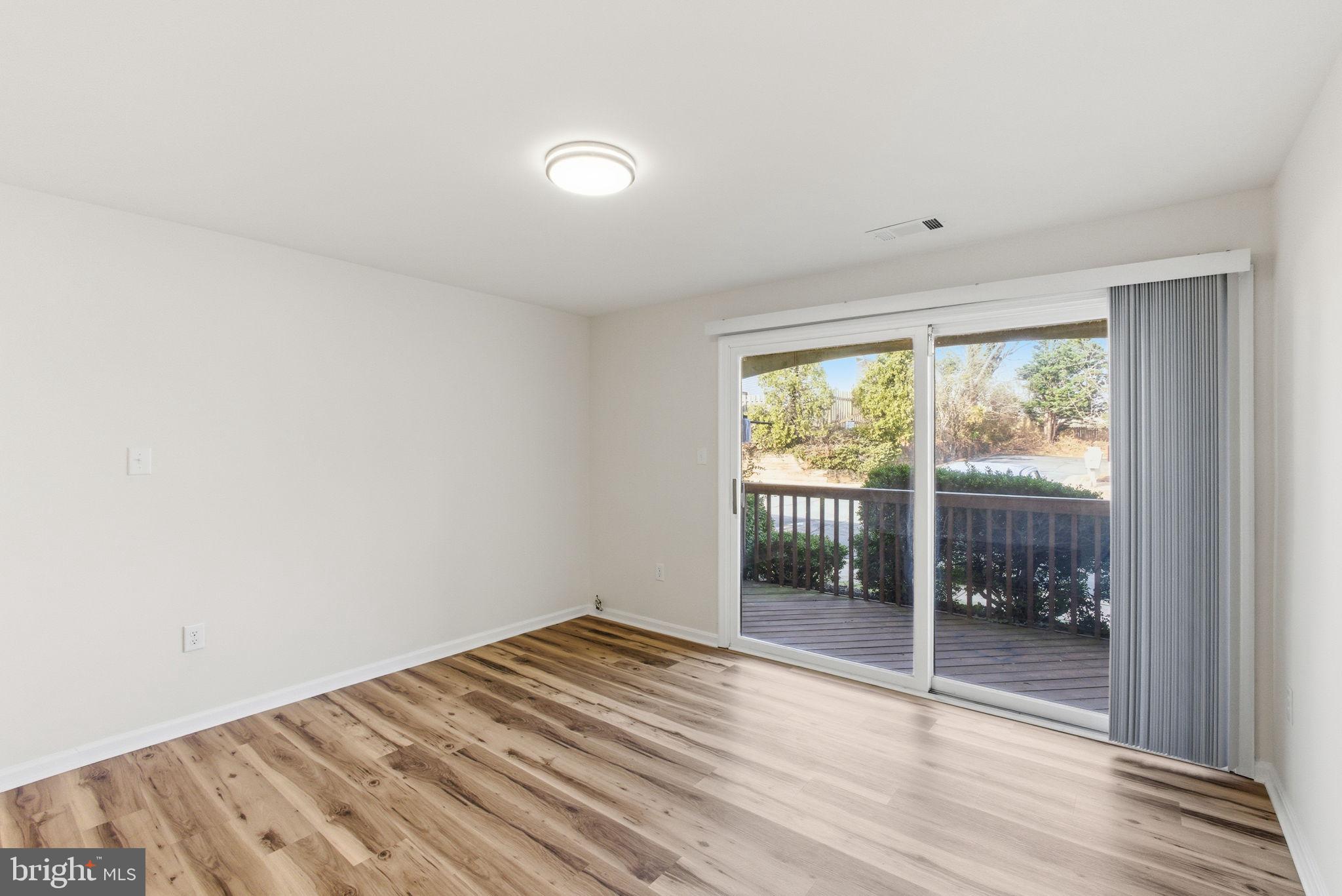 9266 Chapman Oak Drive Manassas, VA 20110 - Photo 10 of 34