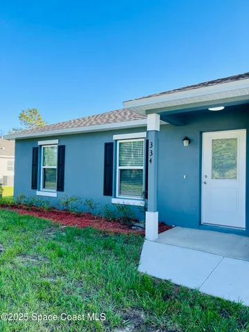 a front view of house with yard