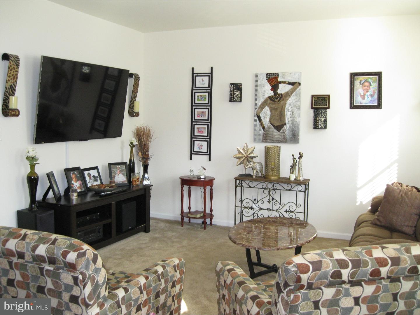 5 Wallace Road Mount Holly, NJ 08060 - Photo 7 of 23 Living Room