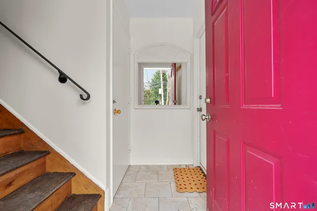 $2,700 | 110 Burwood Avenue, Unit 2, Stamford, CT 06902