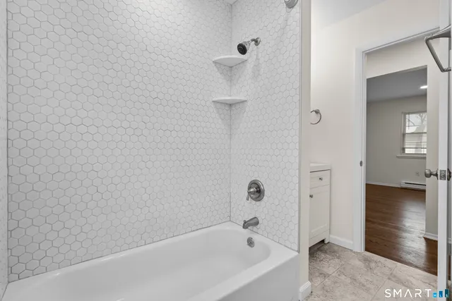 $2,700 | 110 Burwood Avenue, Unit 2, Stamford, CT 06902