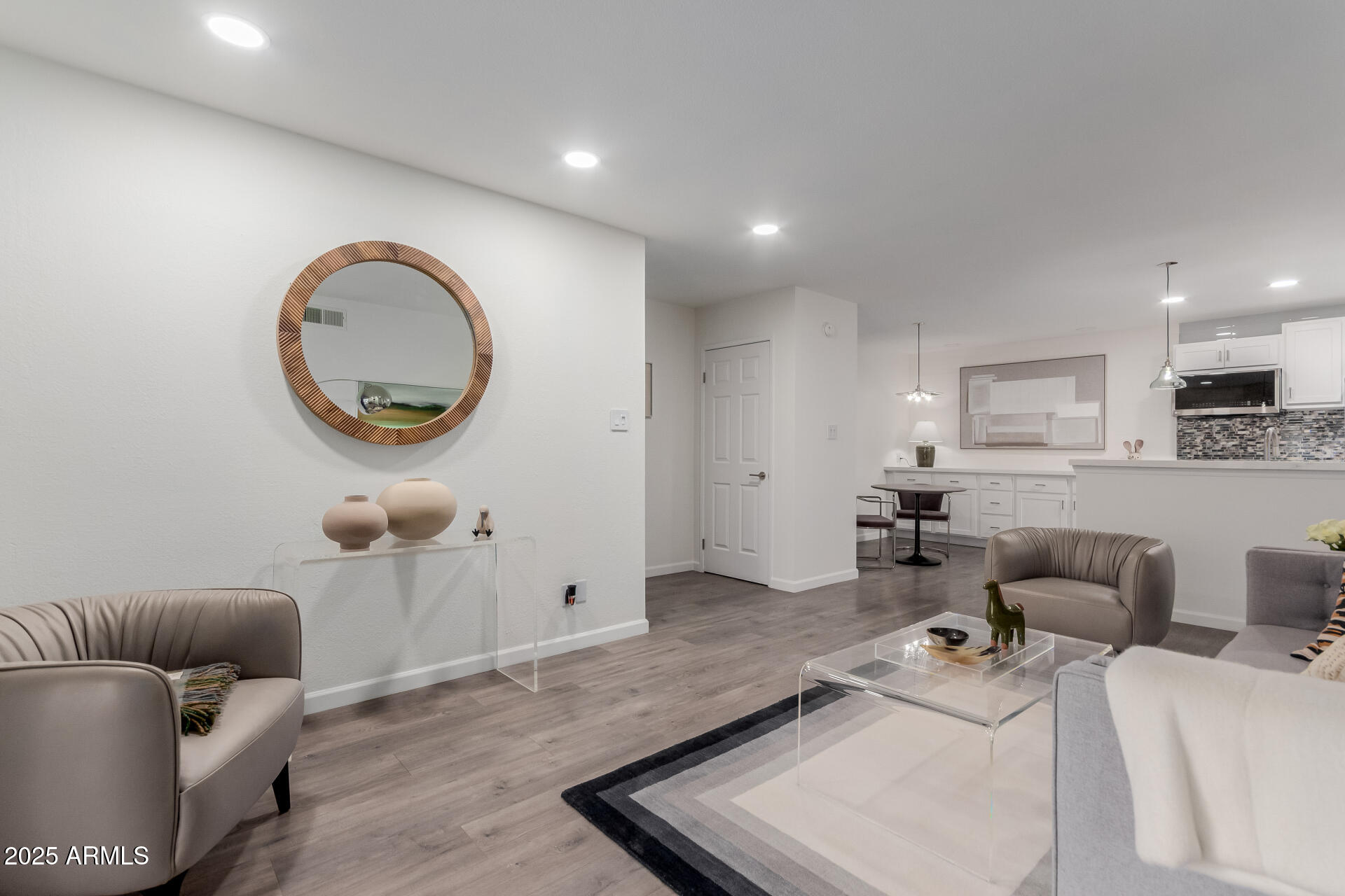 5525 East Thomas Road, Unit M12 Phoenix, AZ 85018 - Photo 13 of 42 Living room