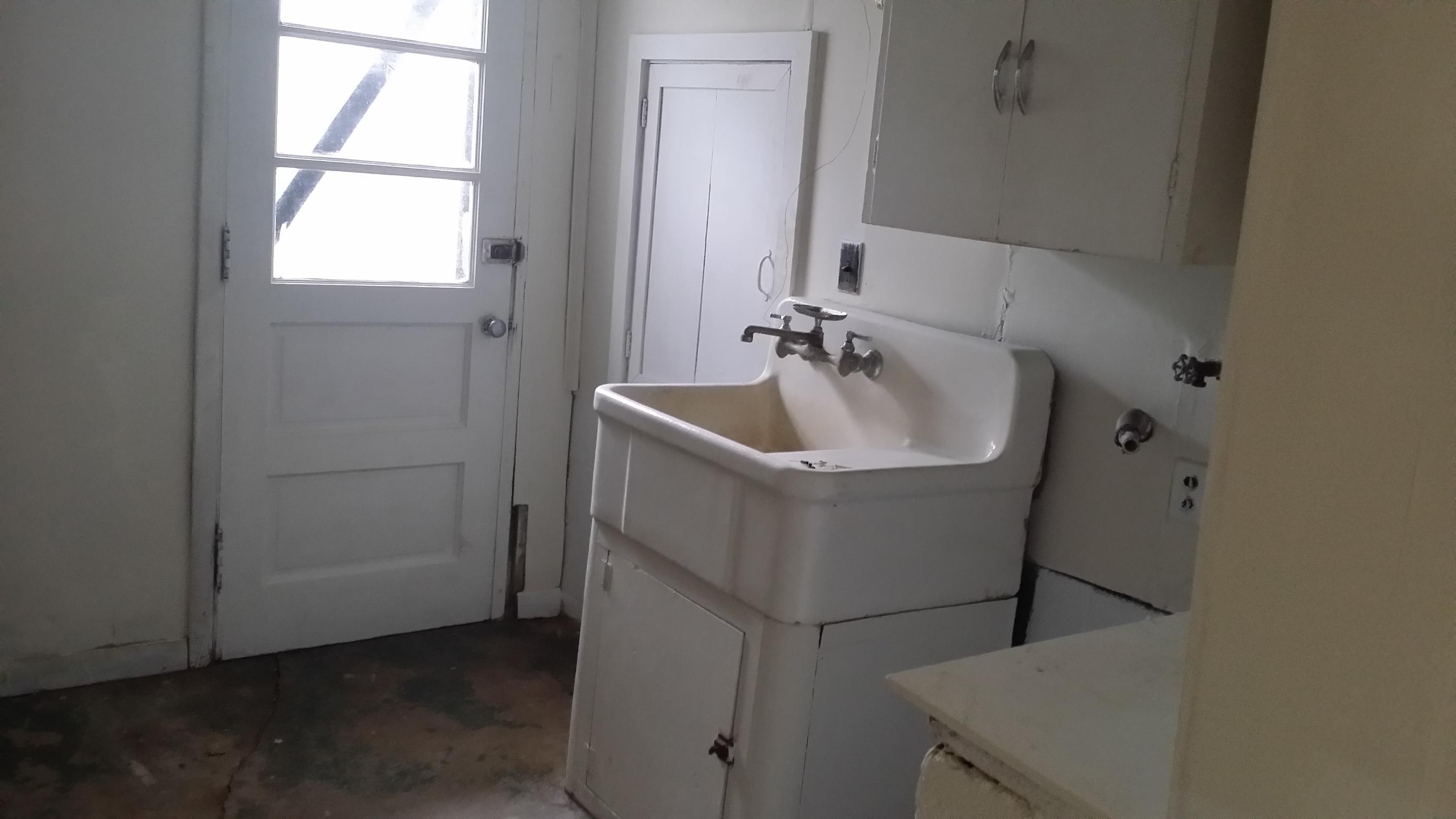 103 Panama Road Oak Ridge, TN 37830 - Photo 21 of 24 Laundry sink