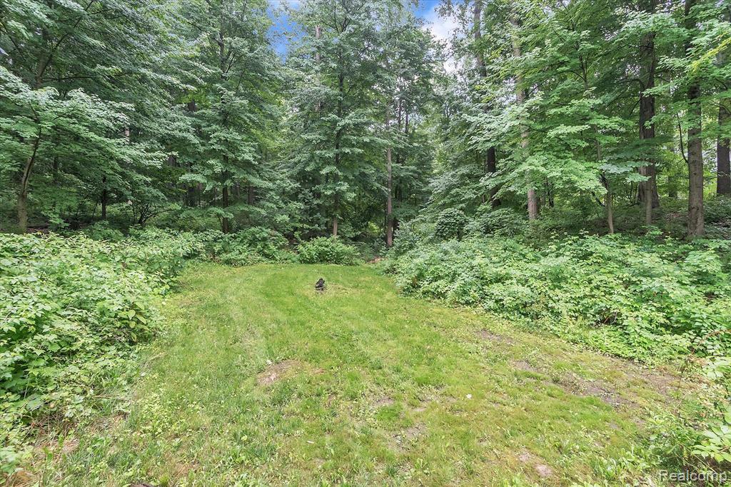5560 Hartland Road Fenton, MI 48430 - Photo 30 of 41