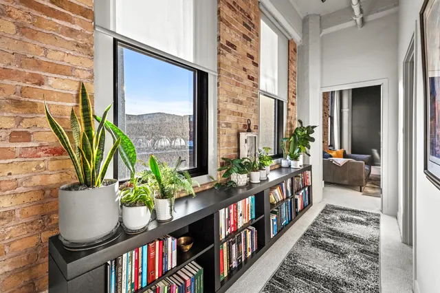 $1,580,000 | 400 North Broadway, Unit 301, Milwaukee, WI 53202