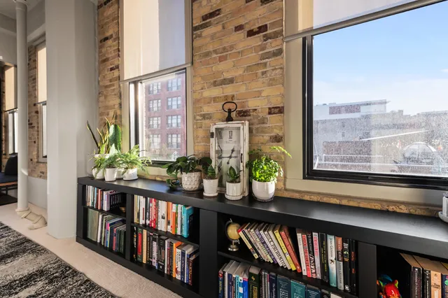 $1,580,000 | 400 North Broadway, Unit 301, Milwaukee, WI 53202