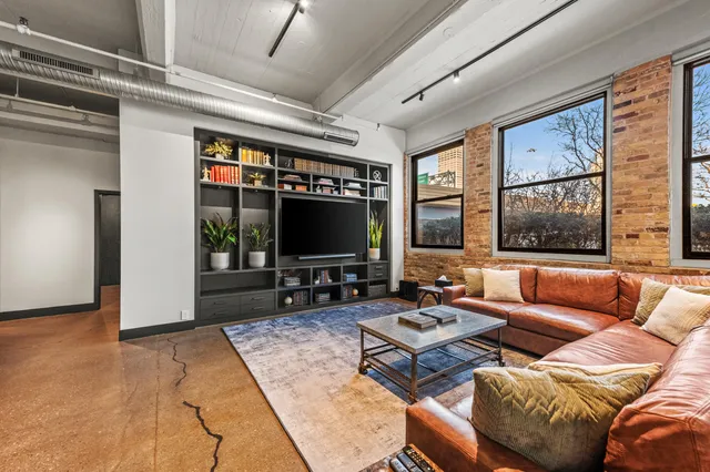 $1,580,000 | 400 North Broadway, Unit 301, Milwaukee, WI 53202