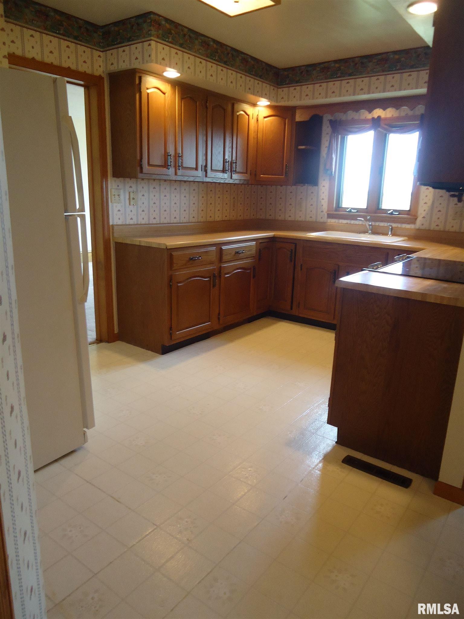41 South Spring Creek Road Pleasant Plains, IL 62677 - Photo 4 of 37