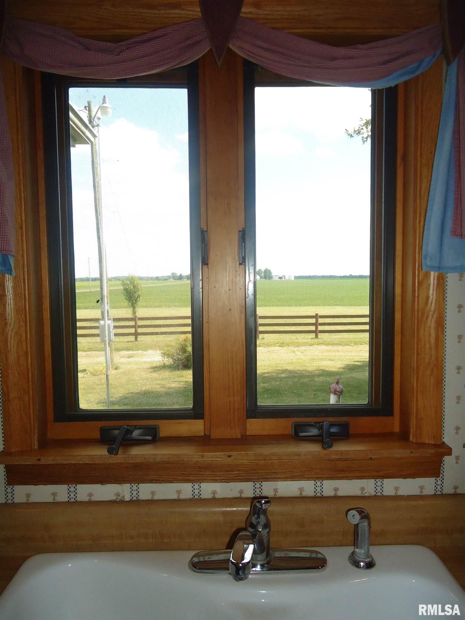 41 South Spring Creek Road Pleasant Plains, IL 62677 - Photo 6 of 37