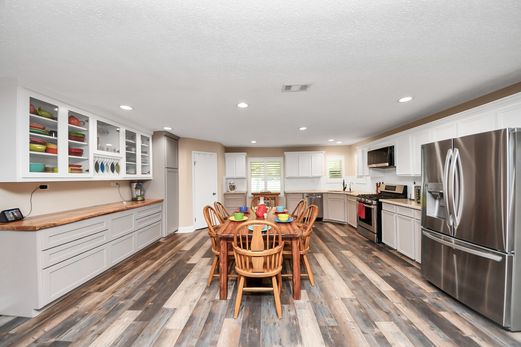 20202 Deer Run Road Damon, TX 77430 - Photo 20 of 45 a kitchen with a dining table chairs and refrigerator