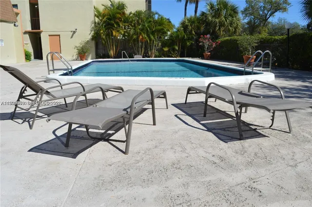 $1,550 | 16851 Northeast 23rd Avenue, Unit A108, North Miami Beach, FL 33160