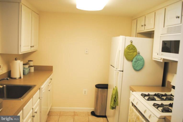 11710 Old Georgetown Road, Unit 612 Rockville, MD 20852 - Photo 4 of 20 Kitchen #2