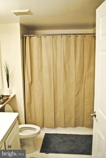 11710 Old Georgetown Road, Unit 612 Rockville, MD 20852 - Photo 8 of 20 Master Bath