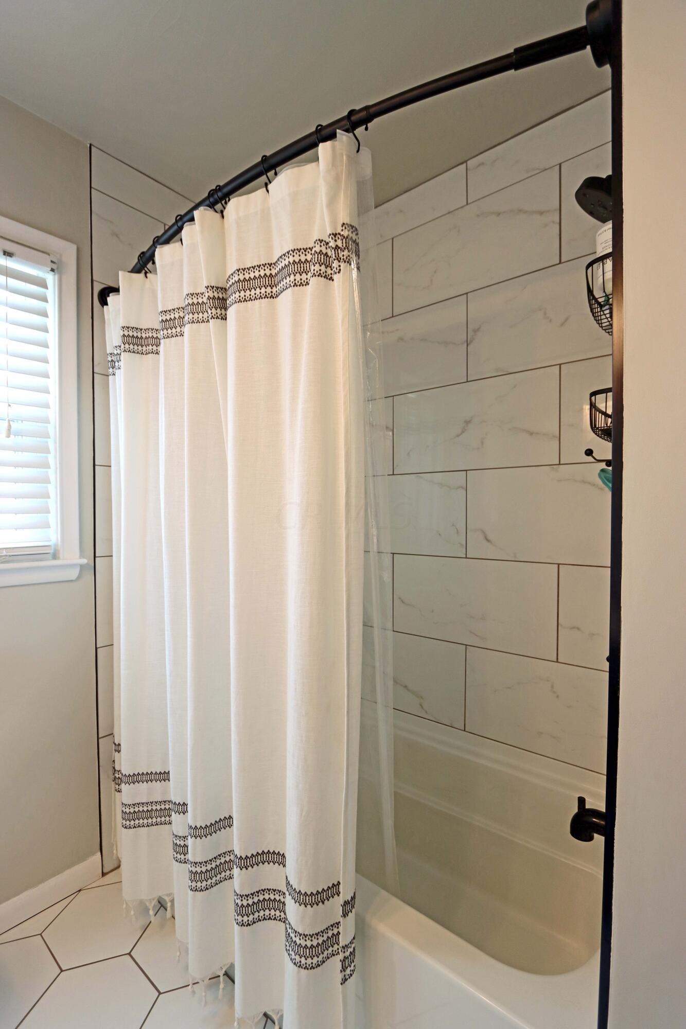 2353 Shrewsbury Road Columbus, OH 43221 - Photo 26 of 44 Full Bath