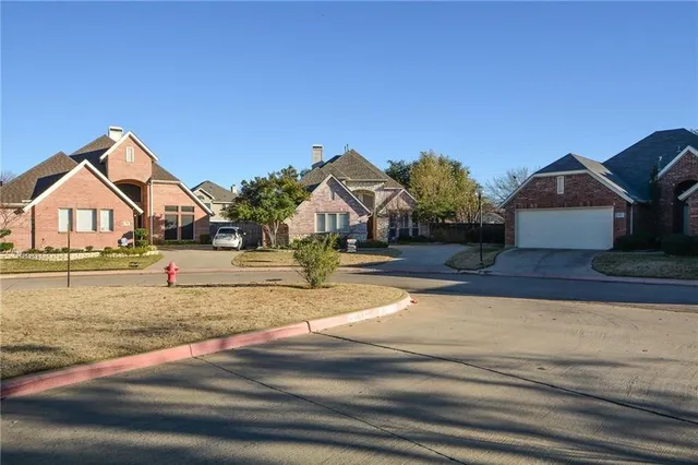 $3,100 | 148 Arbor Glen Drive, Euless, TX 76039