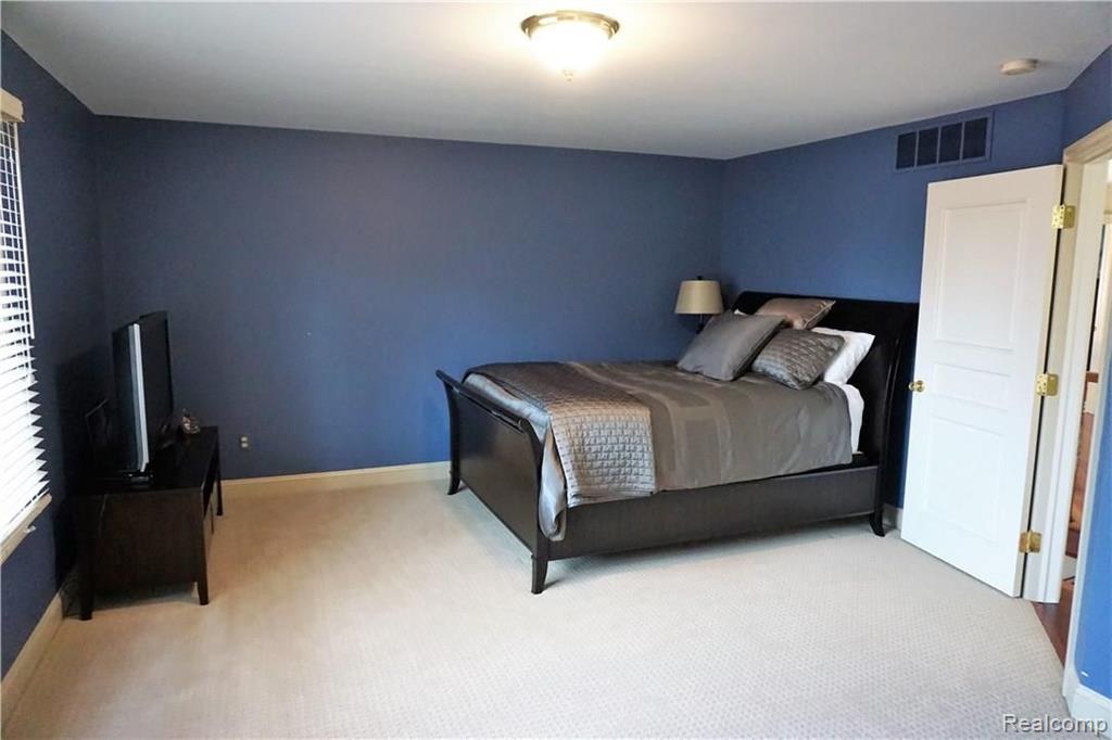 521 Hampton Road Grosse Pointe Woods, MI 48236 - Photo 29 of 48
