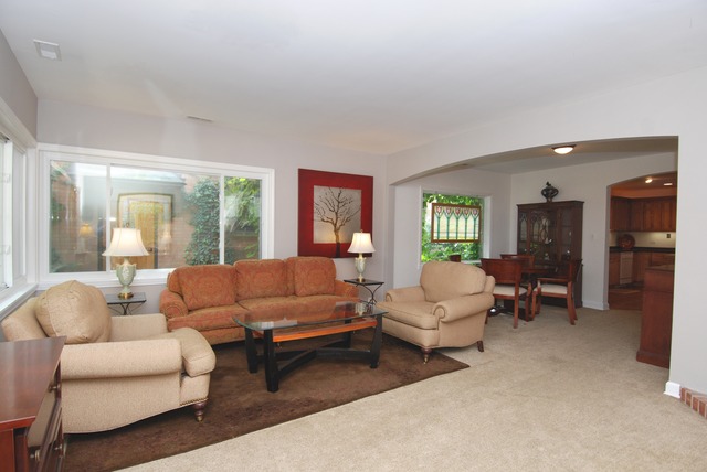 555 Selborne Road Riverside, IL 60546 - Photo 3 of 25