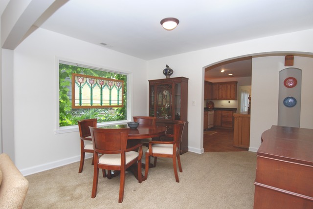 555 Selborne Road Riverside, IL 60546 - Photo 8 of 25