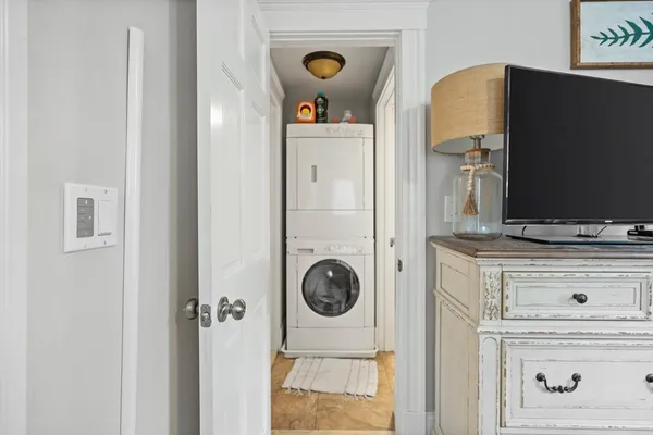 $3,900 | 521 East 5th Street, Unit 1, Boston, MA 02127