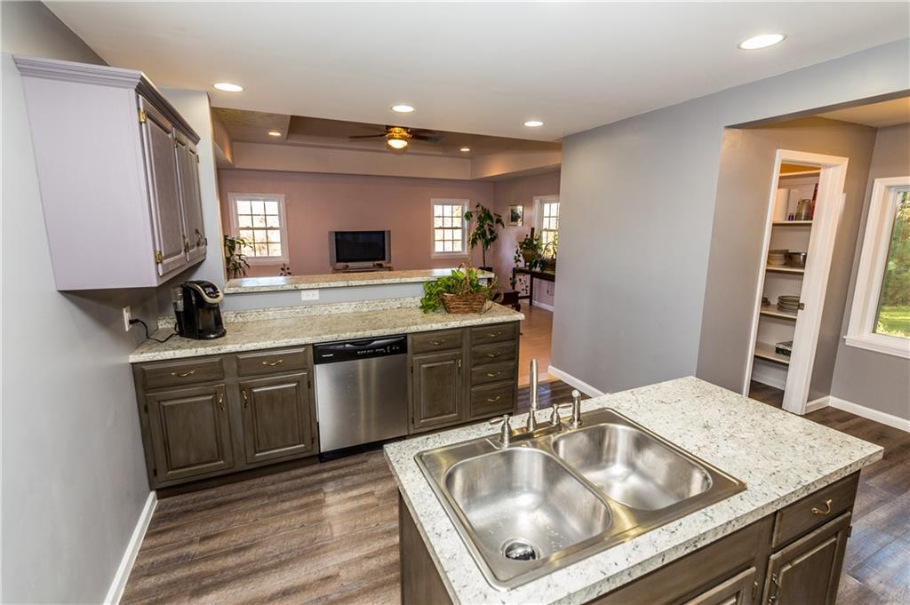 243 Marshall Road Oakdale, PA 15071 - Photo 10 of 24