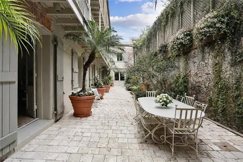 $4,500,000 | 525 St Louis Street, New Orleans, LA 70130