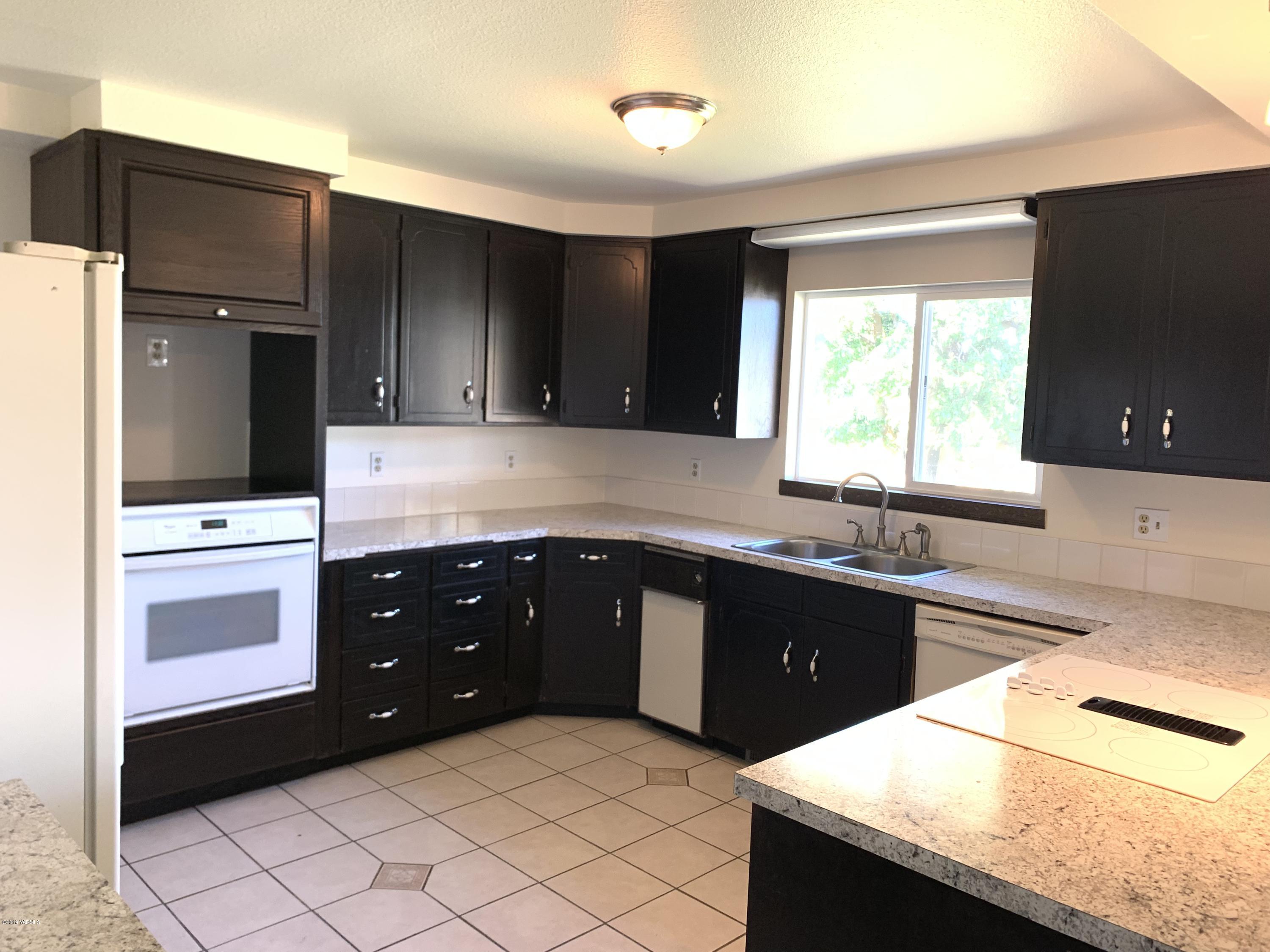 3341 Stone Road Yakima, WA 98908 - Photo 8 of 42 a kitchen with a sink and a stove top oven