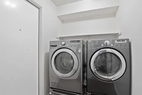 a close up view of a washer and dryer