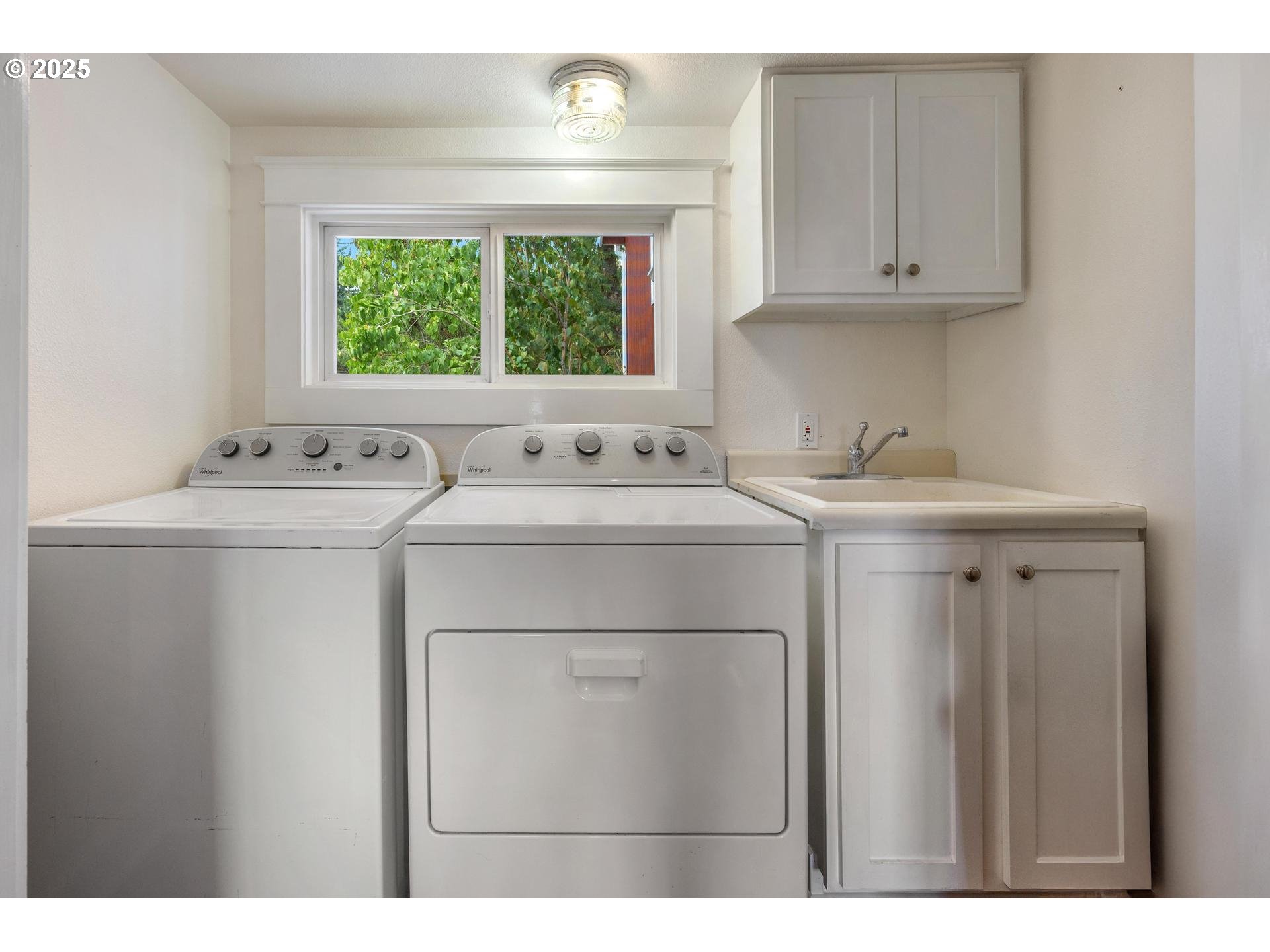 8918 Southwest Grabhorn Road Beaverton, OR 97007 - Photo 13 of 46 a utility room with dryer and washer