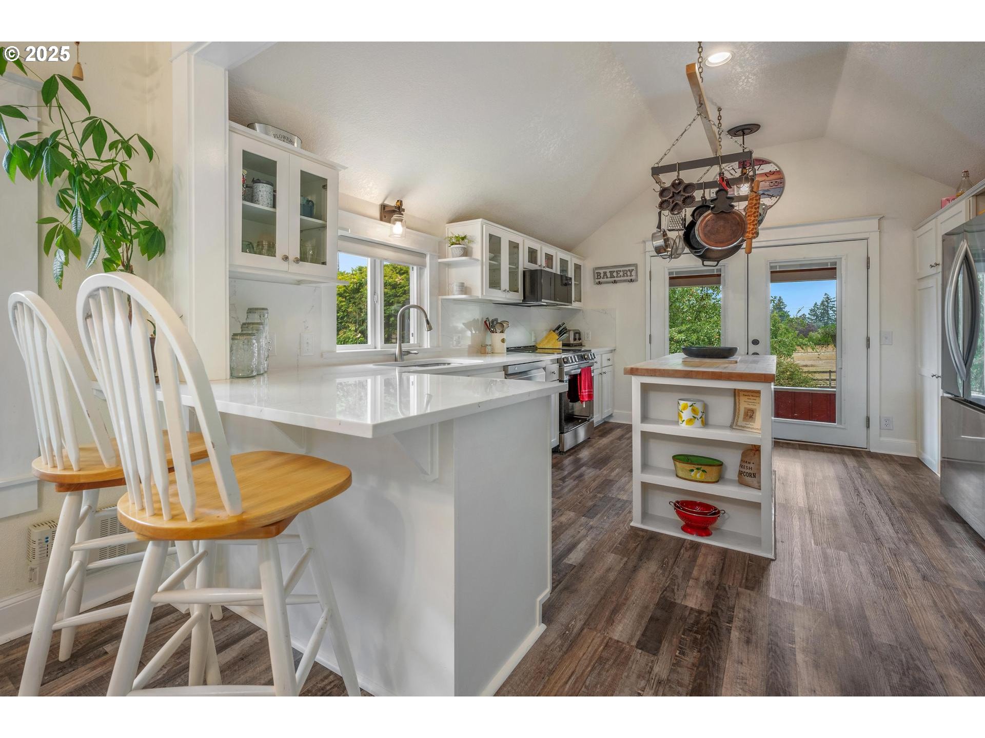 8918 Southwest Grabhorn Road Beaverton, OR 97007 - Photo 9 of 46 a kitchen with a table and chairs