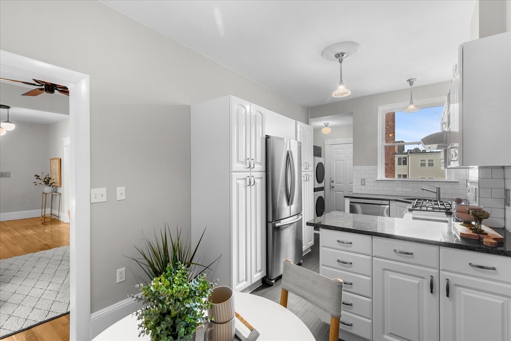 9 Verndale Street, Unit 2 Brookline, MA 02446 - Photo 12 of 39