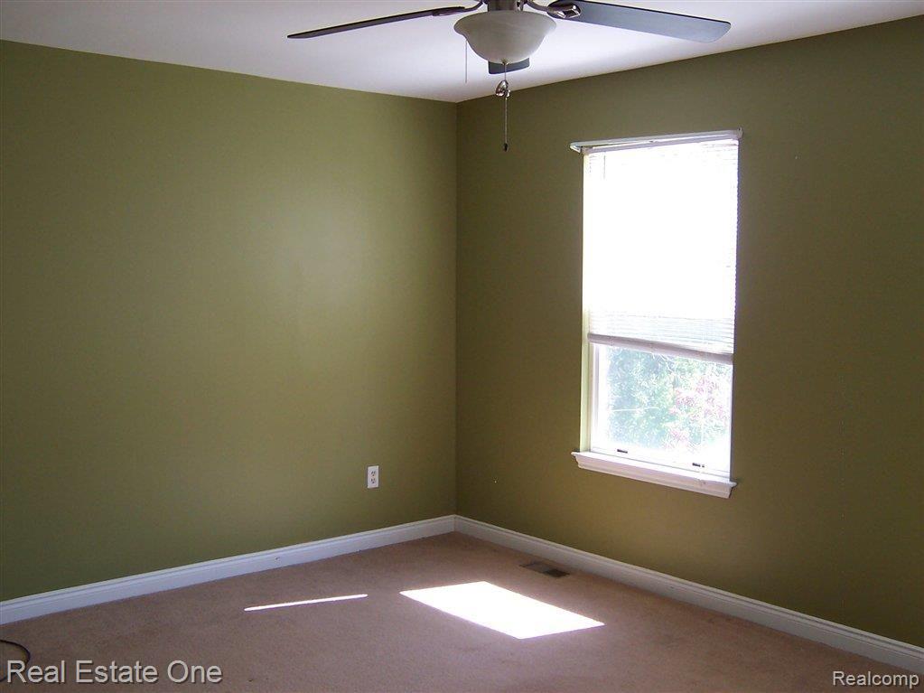 1435 Miller Road Allenton, MI 48002 - Photo 9 of 22 08-102_2412.JPG