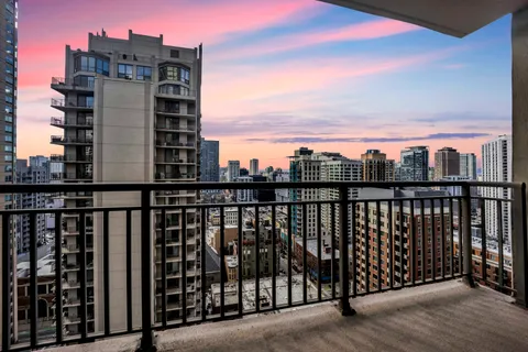 $385,000 | 630 North State Street, Unit 2210, Chicago, IL 60654