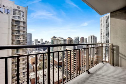 $385,000 | 630 North State Street, Unit 2210, Chicago, IL 60654