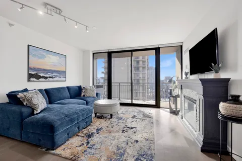 $385,000 | 630 North State Street, Unit 2210, Chicago, IL 60654