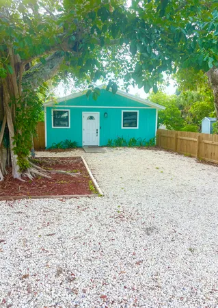 $2,300 | 801 Central Avenue, Stuart, FL 34994