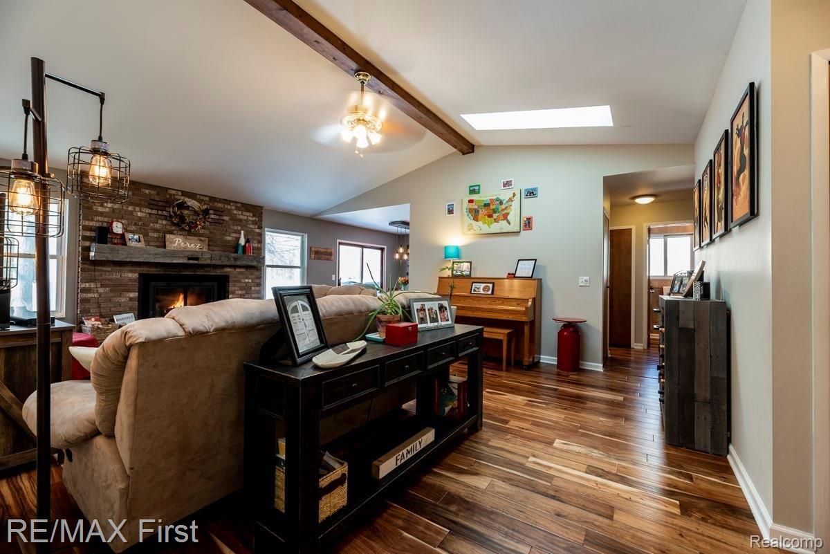 3734 Alida Avenue Rochester, MI 48309 - Photo 8 of 28 8.jpg