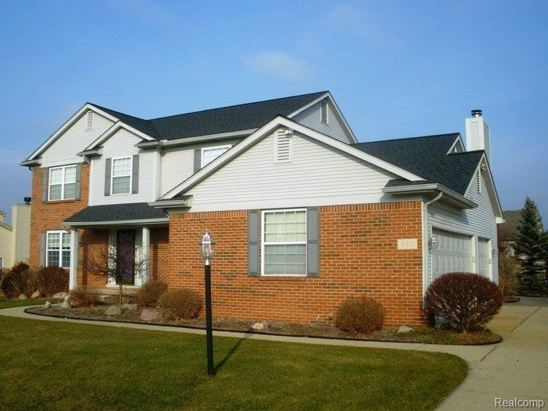 950 Ridgeview Circle Lake Orion, MI 48362 - Photo 2 of 24 new roof 2012
