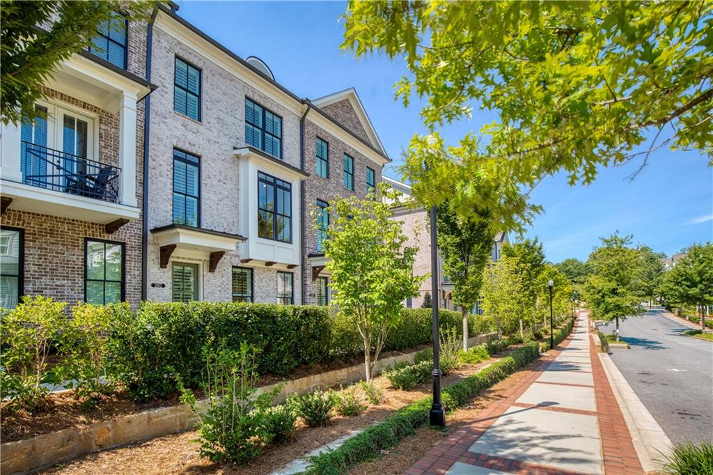260 Briscoe Way Alpharetta, GA 30009 - Photo 2 of 72 Gallery Image 2