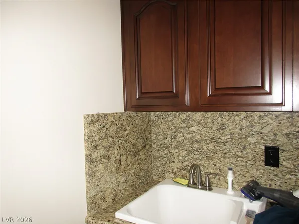 $3,900 | 1927 Taylorville Street, Las Vegas, NV 89135