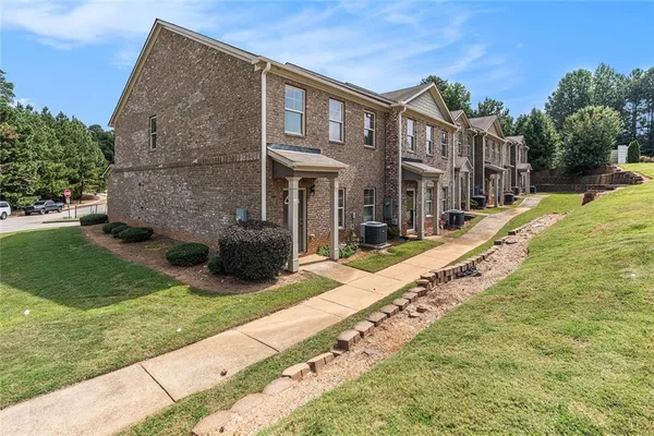 a view of a house with a yard and plants