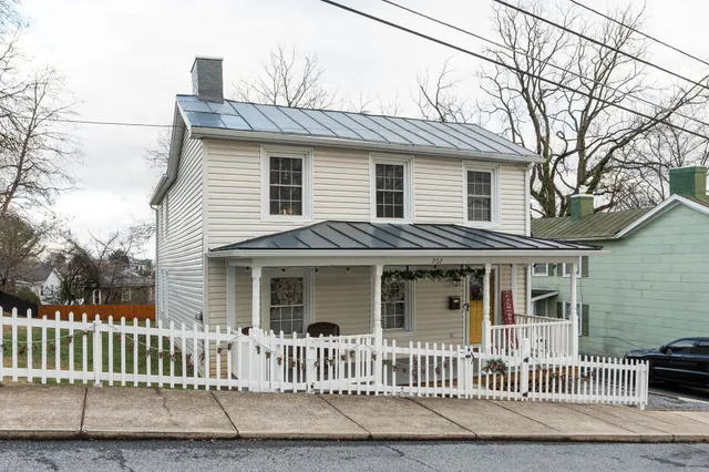 $249,900 | 207 Reservoir Street, Staunton, VA 24401