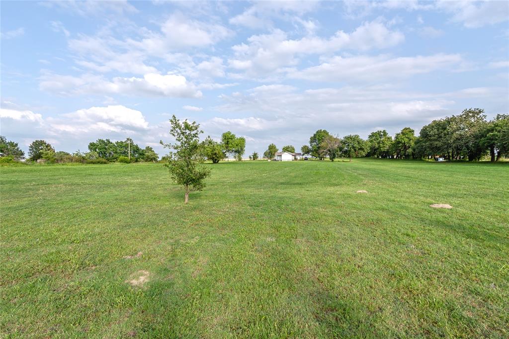 1306 Winn Road Bowie, TX 76230 - Photo 6 of 23