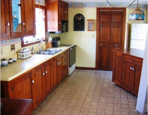 7 Beach Plum Road Narragansett, RI 02882 - Photo 2 of 6 Kitchen.